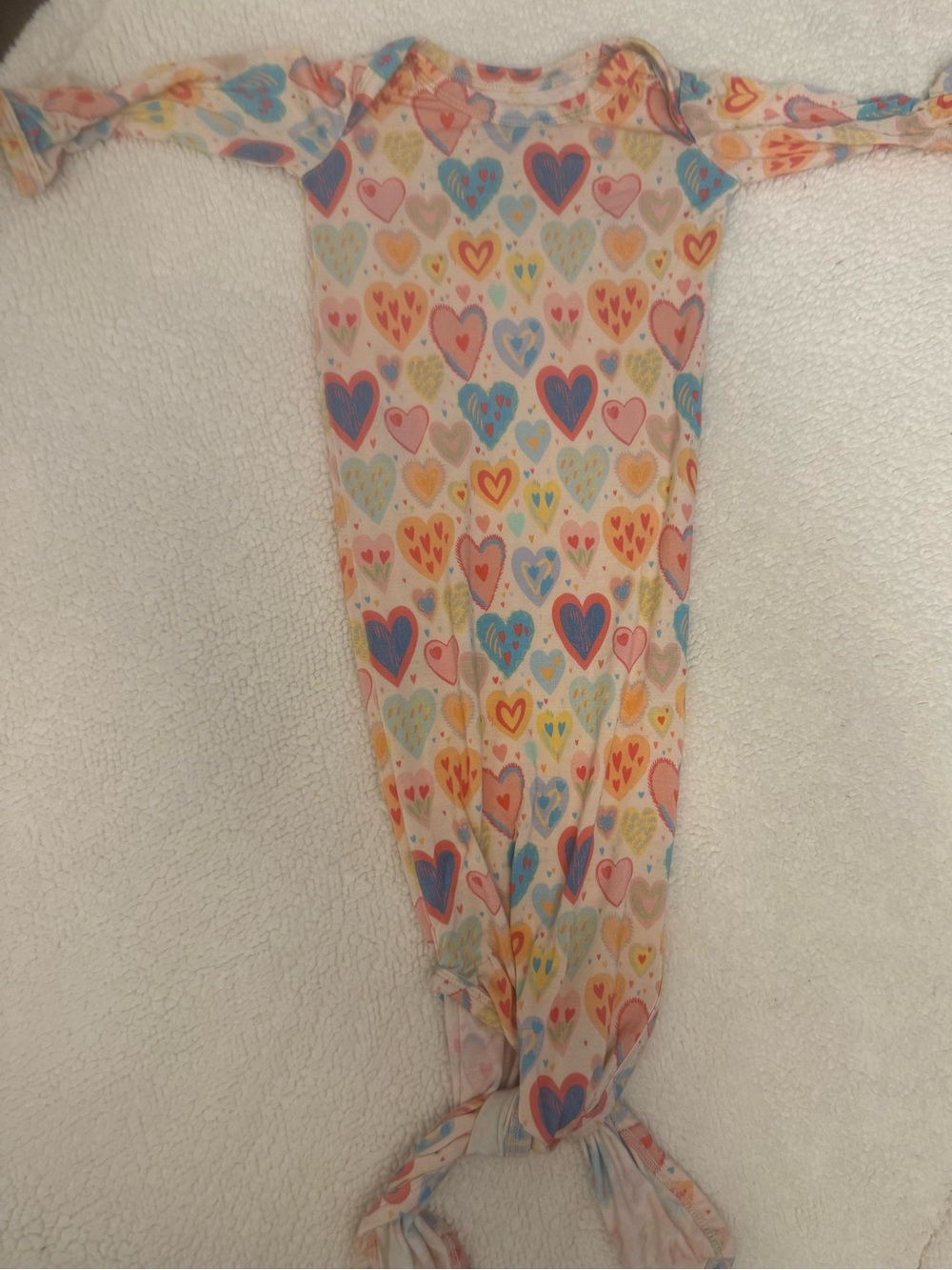 Goosies Long-Sleeve Heart-Print Knotted Footie in Multicolor 3M